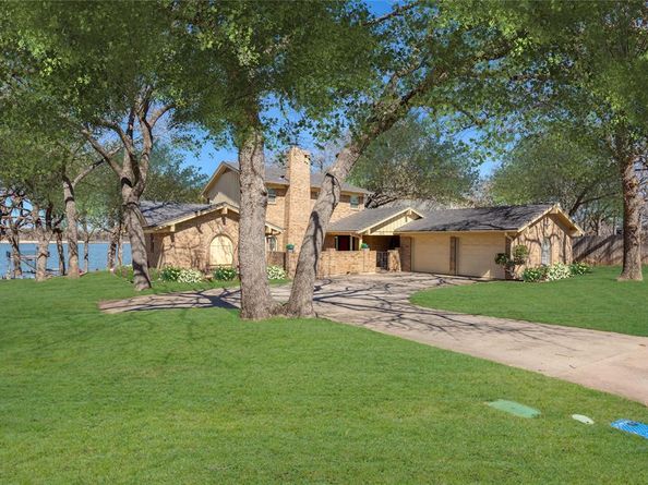 400  Driftwood Court , Azle Texas 76020