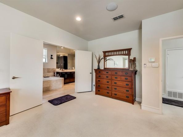 2123  Albany Street , Dallas Texas 75201