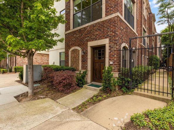 2123  Albany Street , Dallas Texas 75201