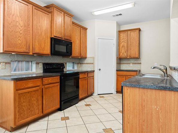 850  Warbler  , Aubrey Texas 76227