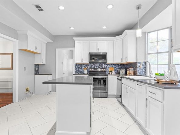 1092  Rosewood Drive , Grapevine Texas 76051