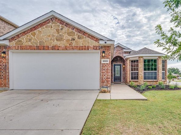 1025  Cheyenne Drive , Aubrey Texas 76227