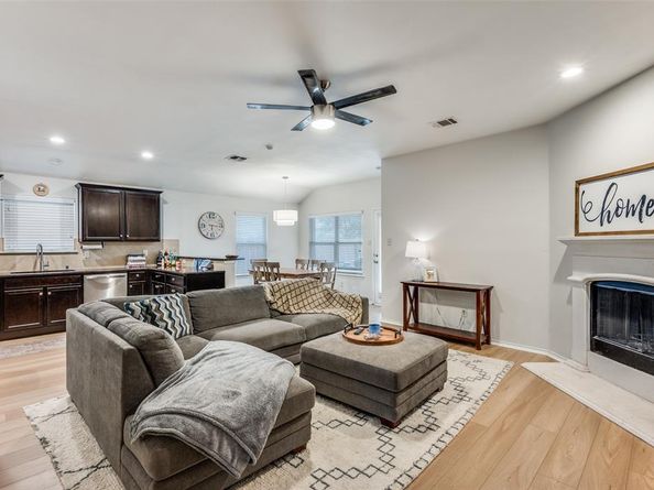 1025  Cheyenne Drive , Aubrey Texas 76227