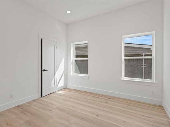 848 W Canty Street , Dallas Texas 75208