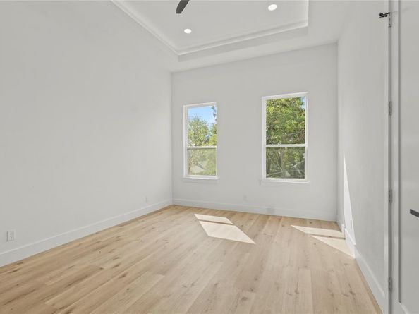 848 W Canty Street , Dallas Texas 75208