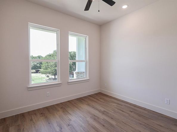 2829  Avenue L  , Fort Worth Texas 76105
