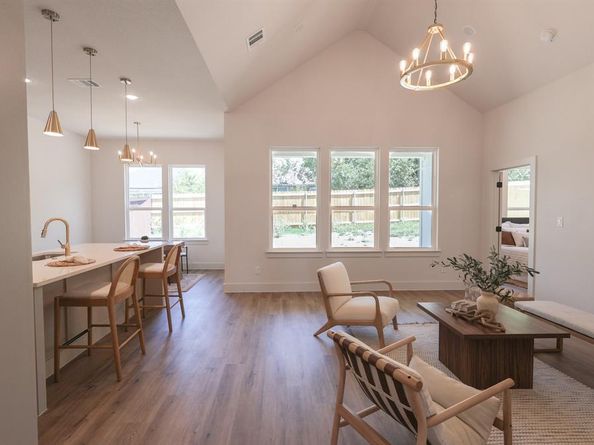 2829  Avenue L  , Fort Worth Texas 76105