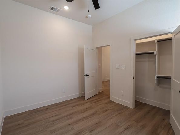 2829  Avenue L  , Fort Worth Texas 76105