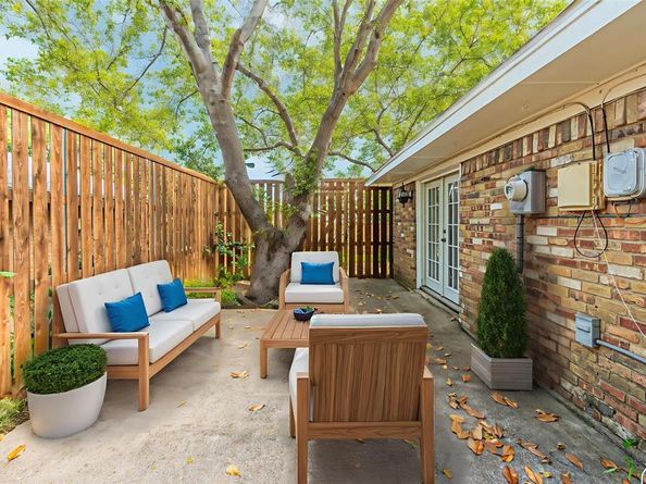 757  Knollridge Drive , Lewisville Texas 75077