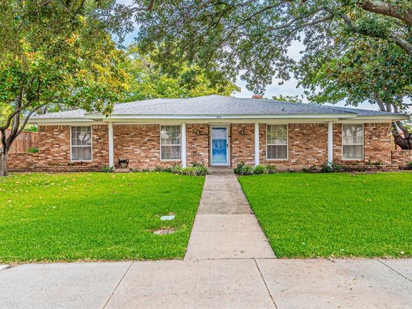 757  Knollridge Drive , Lewisville Texas 75077
