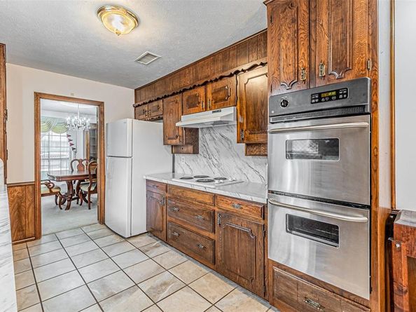 757  Knollridge Drive , Lewisville Texas 75077