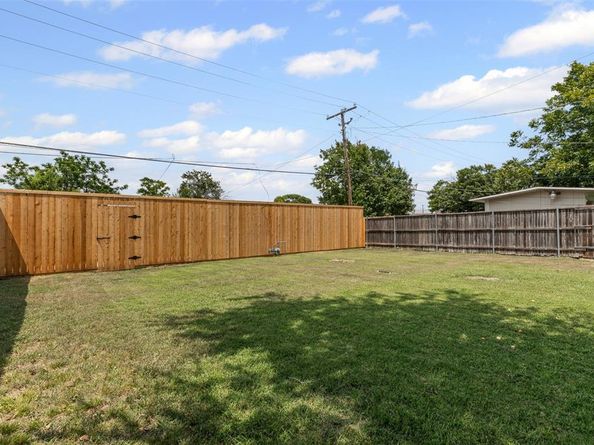 2327  Brookfield Avenue , Dallas Texas 75235