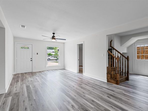 2327  Brookfield Avenue , Dallas Texas 75235