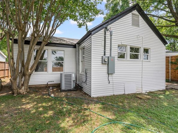 2327  Brookfield Avenue , Dallas Texas 75235