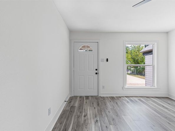2327  Brookfield Avenue , Dallas Texas 75235