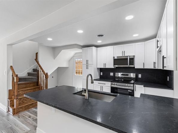 2327  Brookfield Avenue , Dallas Texas 75235