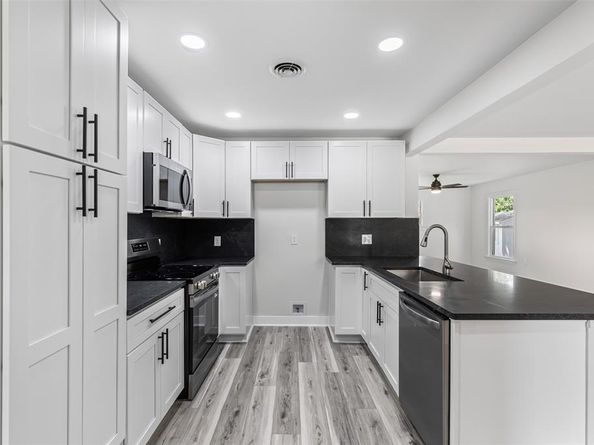 2327  Brookfield Avenue , Dallas Texas 75235