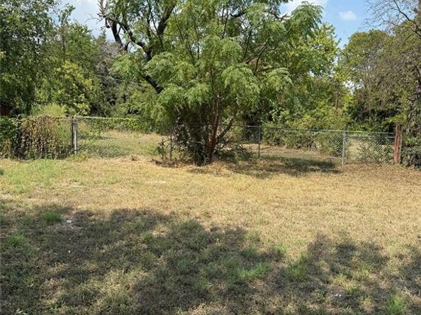 1415  Edgemont Avenue , Dallas Texas 75216