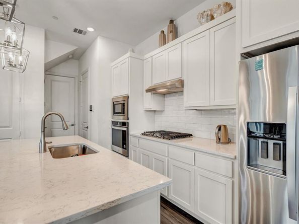 9905  Hennings Street , Irving Texas 75063