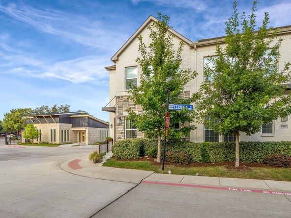 9905  Hennings Street , Irving Texas 75063