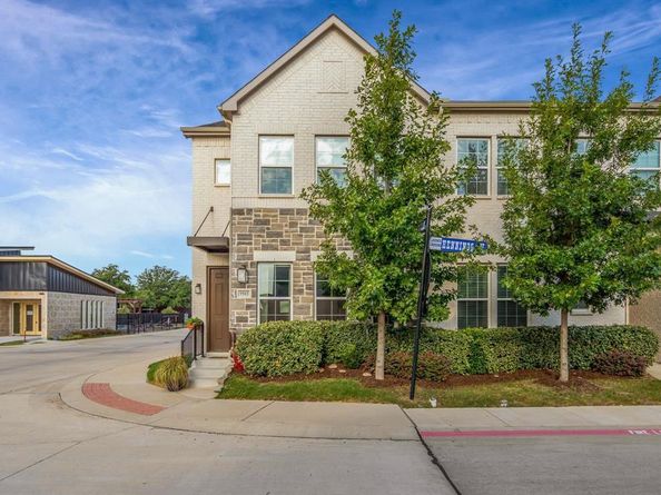 9905  Hennings Street , Irving Texas 75063