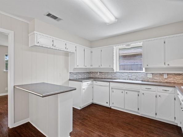 405  Vernon Castle Avenue , Benbrook Texas 76126