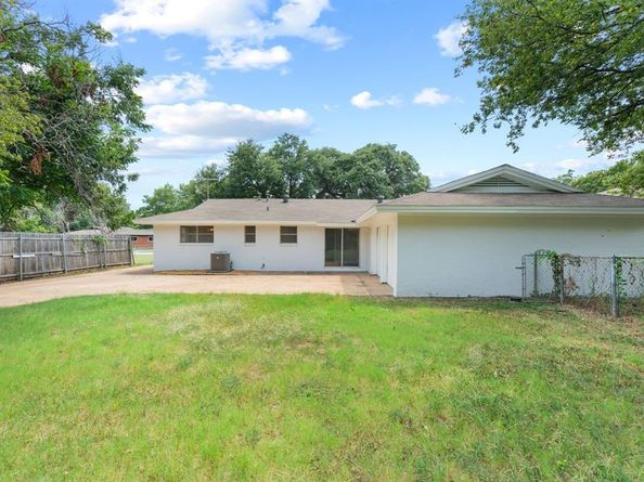 405  Vernon Castle Avenue , Benbrook Texas 76126
