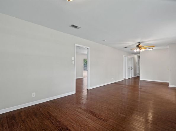 405  Vernon Castle Avenue , Benbrook Texas 76126