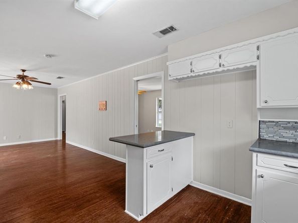 405  Vernon Castle Avenue , Benbrook Texas 76126