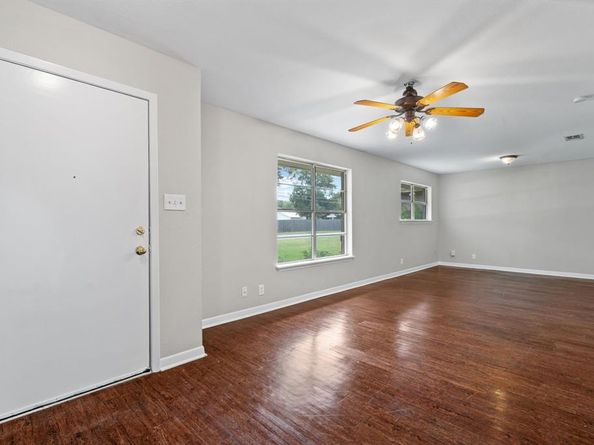 405  Vernon Castle Avenue , Benbrook Texas 76126