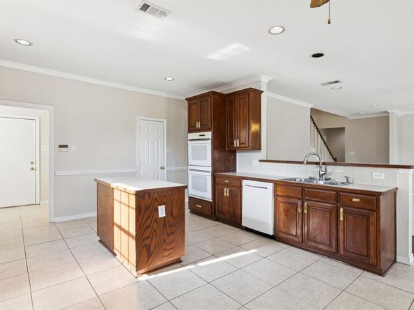 2501  Clear Ridge Drive , Garland Texas 75044