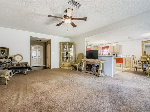 6706  Clear Creek Drive , Arlington Texas 76001
