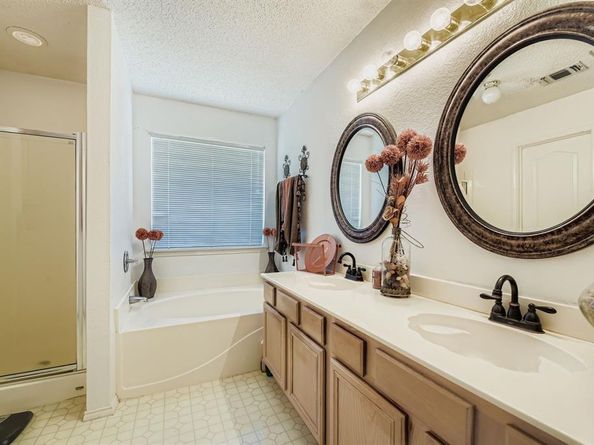 6706  Clear Creek Drive , Arlington Texas 76001