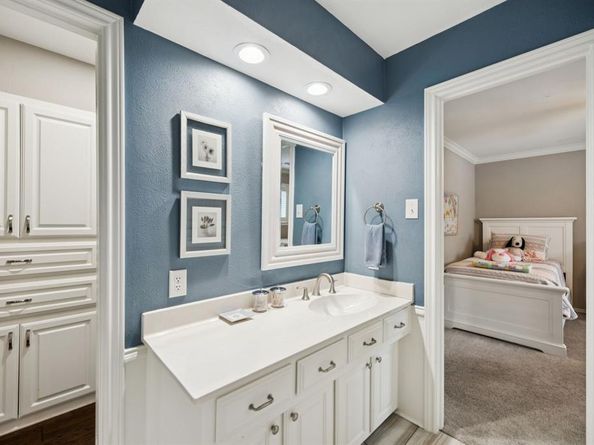 9519  Robin Meadow Drive , Dallas Texas 75243