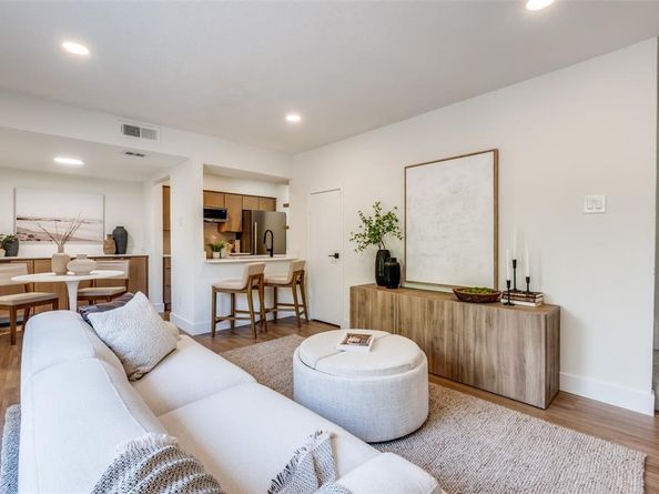 4020  Holland Avenue  211, Dallas Texas 75219