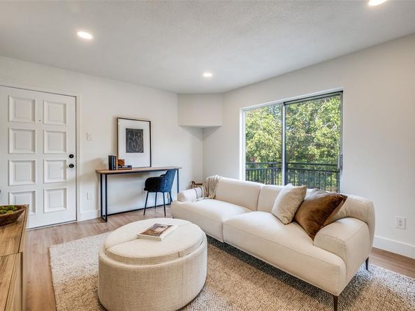 4020  Holland Avenue  211, Dallas Texas 75219