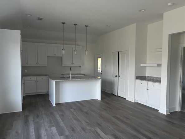 1714  Mentor Avenue , Dallas Texas 75216