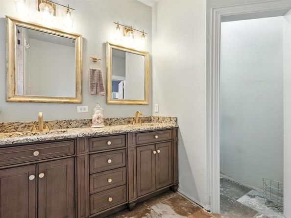 311  Clifton Circle , Argyle Texas 76226