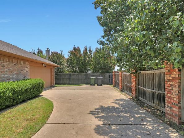2416  Garden Park Court , Arlington Texas 76013