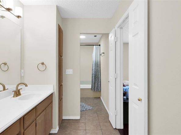 2416  Garden Park Court , Arlington Texas 76013