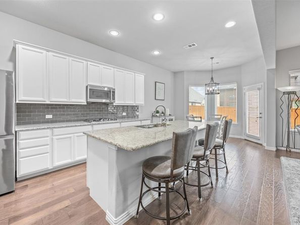 6844  Ensenada  , Grand Prairie Texas 75054