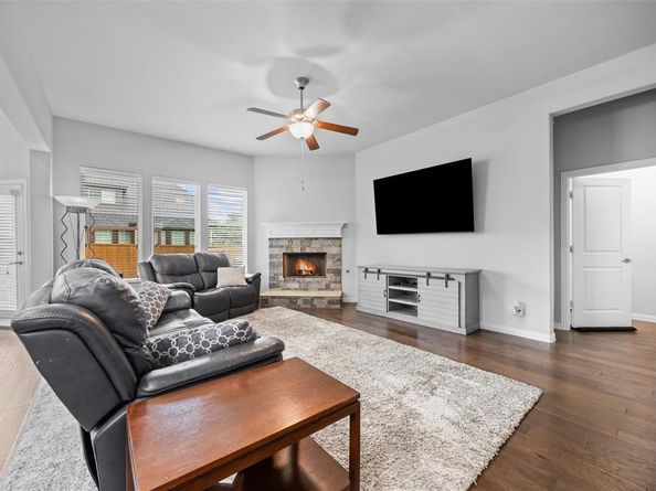 6844  Ensenada  , Grand Prairie Texas 75054