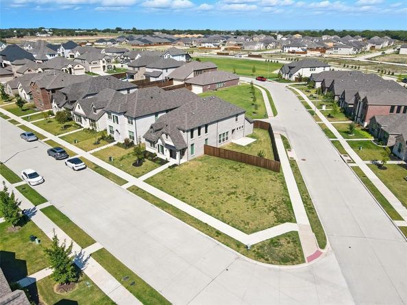 16900  Sophora Avenue , Justin Texas 76247