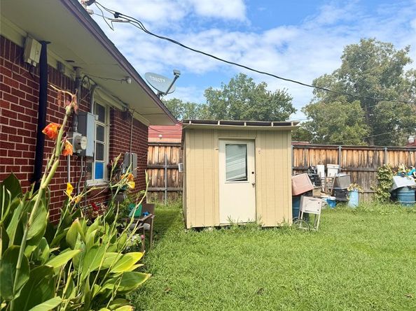 9918  Constance Street , Dallas Texas 75220