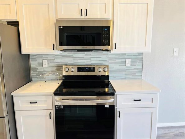 7107  Holly Hill Drive  12, Dallas Texas 75231