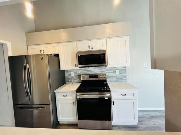 7107  Holly Hill Drive  12, Dallas Texas 75231