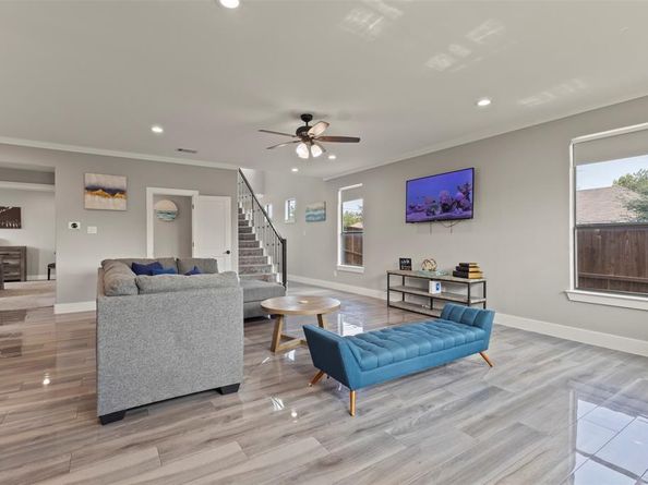 1900  Morris Street , Dallas Texas 75212