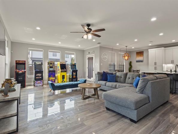 1900  Morris Street , Dallas Texas 75212