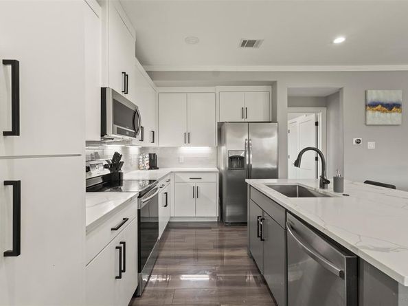 1900  Morris Street , Dallas Texas 75212