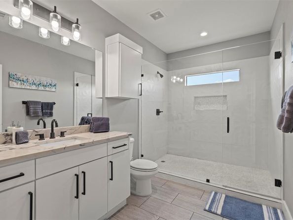 1900  Morris Street , Dallas Texas 75212